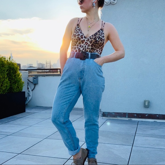 JORDACHE Vintage 80s Light Wash High Tapered Blue Jeans - Picture 5 of 17